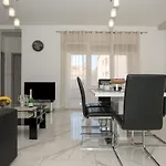 Luxury Golden Dreams Apartman Zára