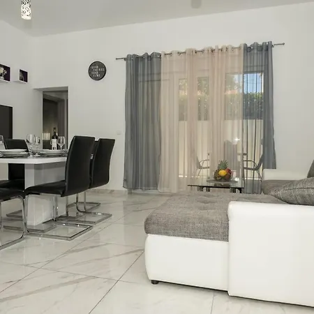 Luxury Golden Dreams *