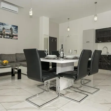 Luxury Golden Dreams 아파트