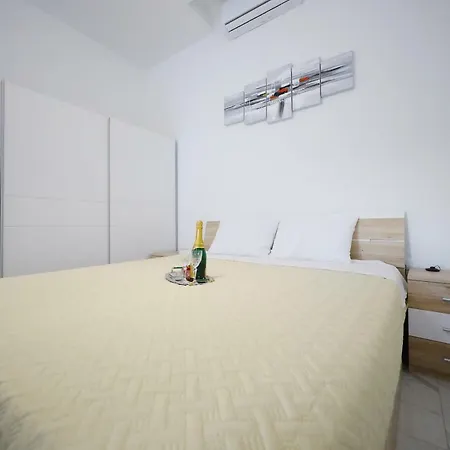 Luxury Golden Dreams *