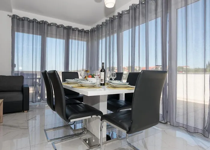 Luxury Golden Dreams ザダル