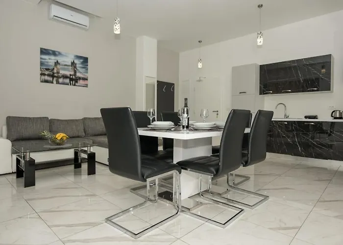 Luxury Golden Dreams アパート