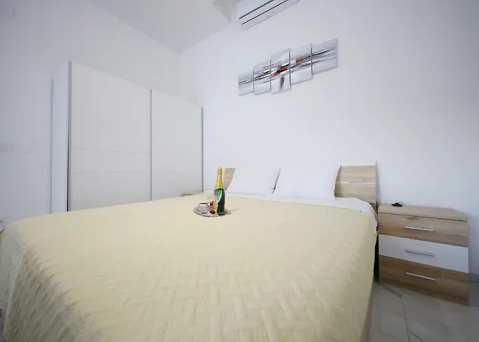 Luxury Golden Dreams *